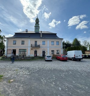 Příjemná pivnice na náměstí v Levíně